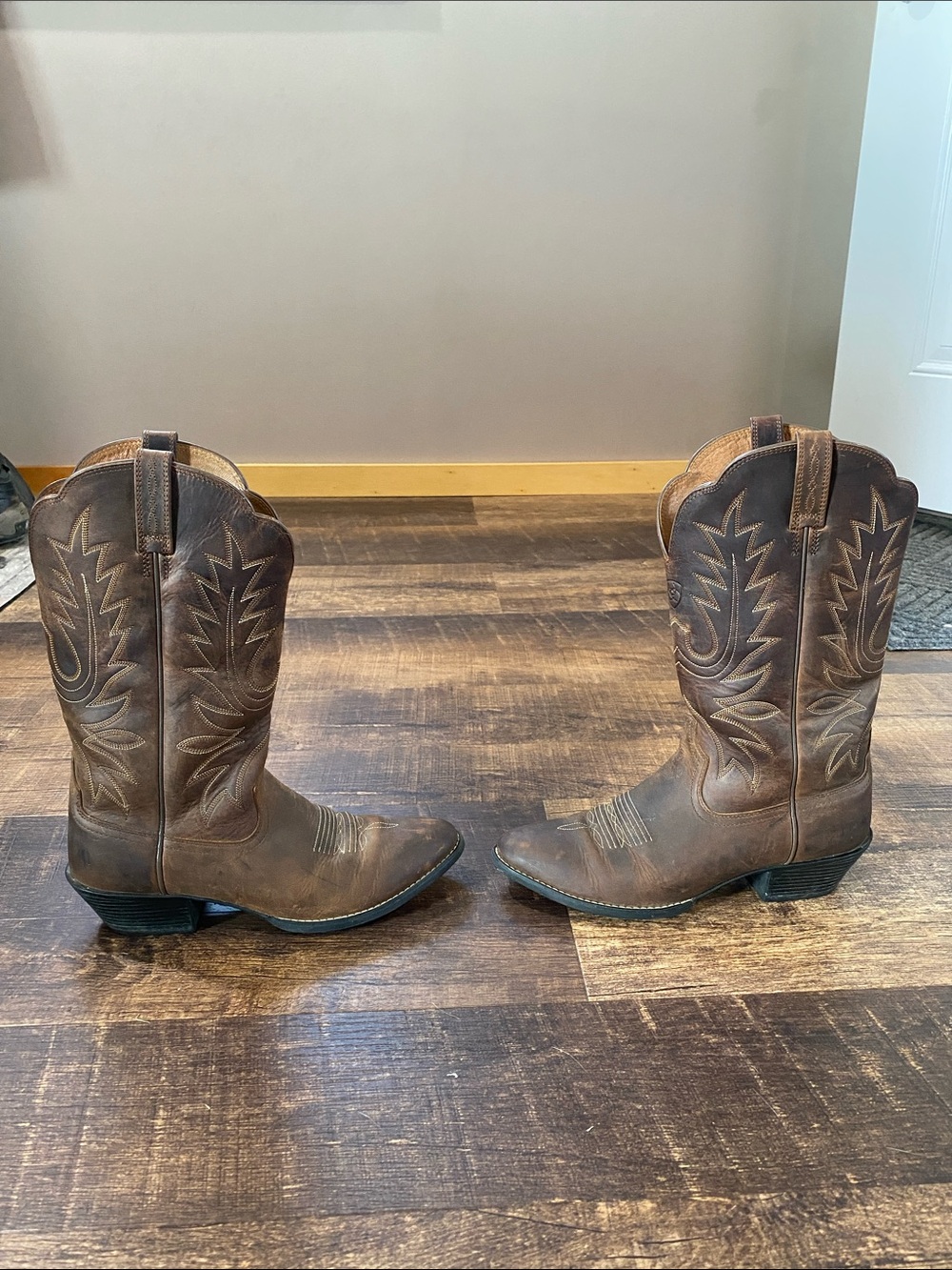 Ariat Distressed Brown Leather Western Boots with Stitch Detailing - Picture 4 of 9